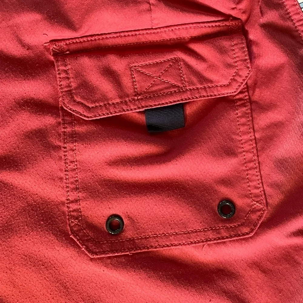 Vineyard Vines **product description
